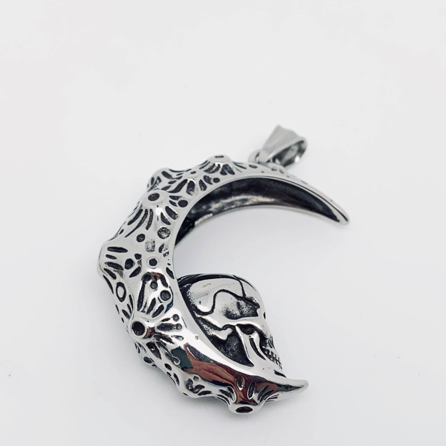 Moon-shaped Pirate Skull Stainless Steel Pendant -MJ/MNP/GT: Single pendant
