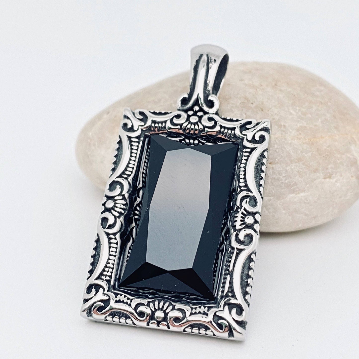 MNP/MJ - Retro Carved Black Gemstone Stainless Steel Charm: Only pendant