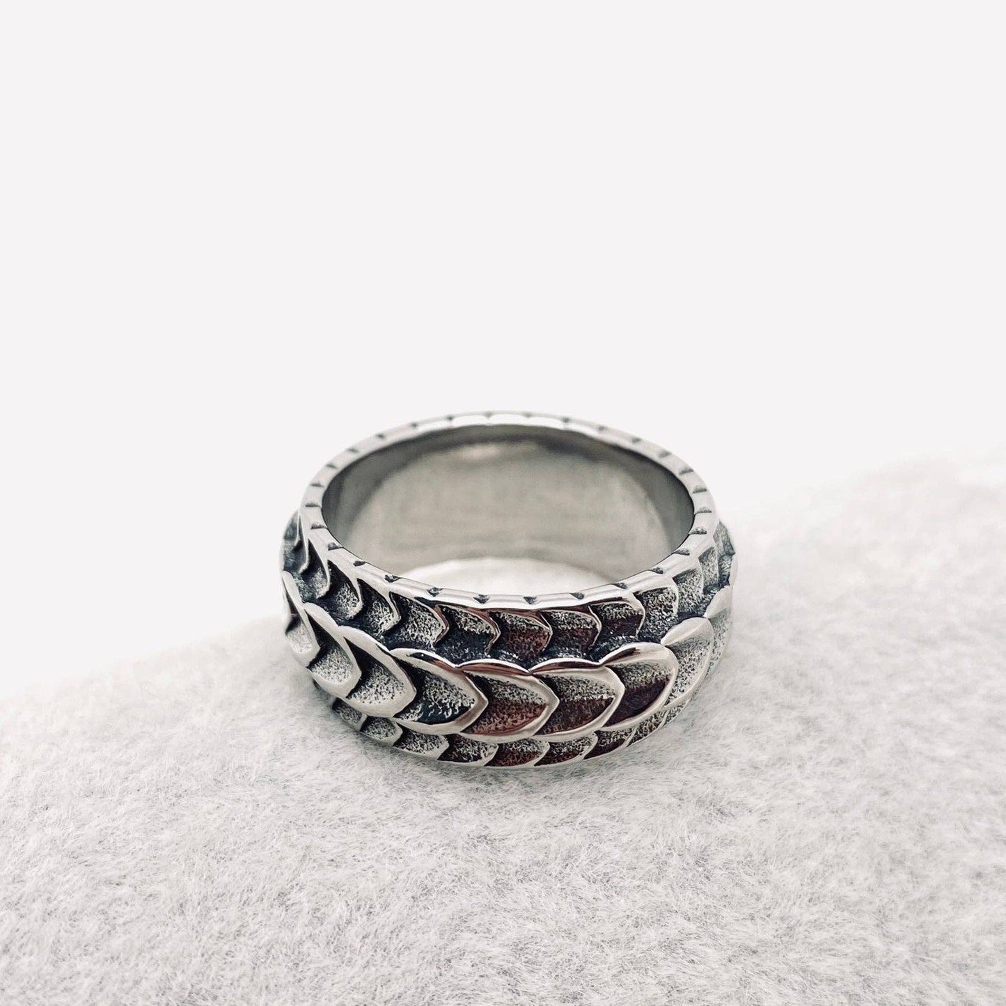 Dragon Scale Stainless Steel Ring - MJ/MR: 9
