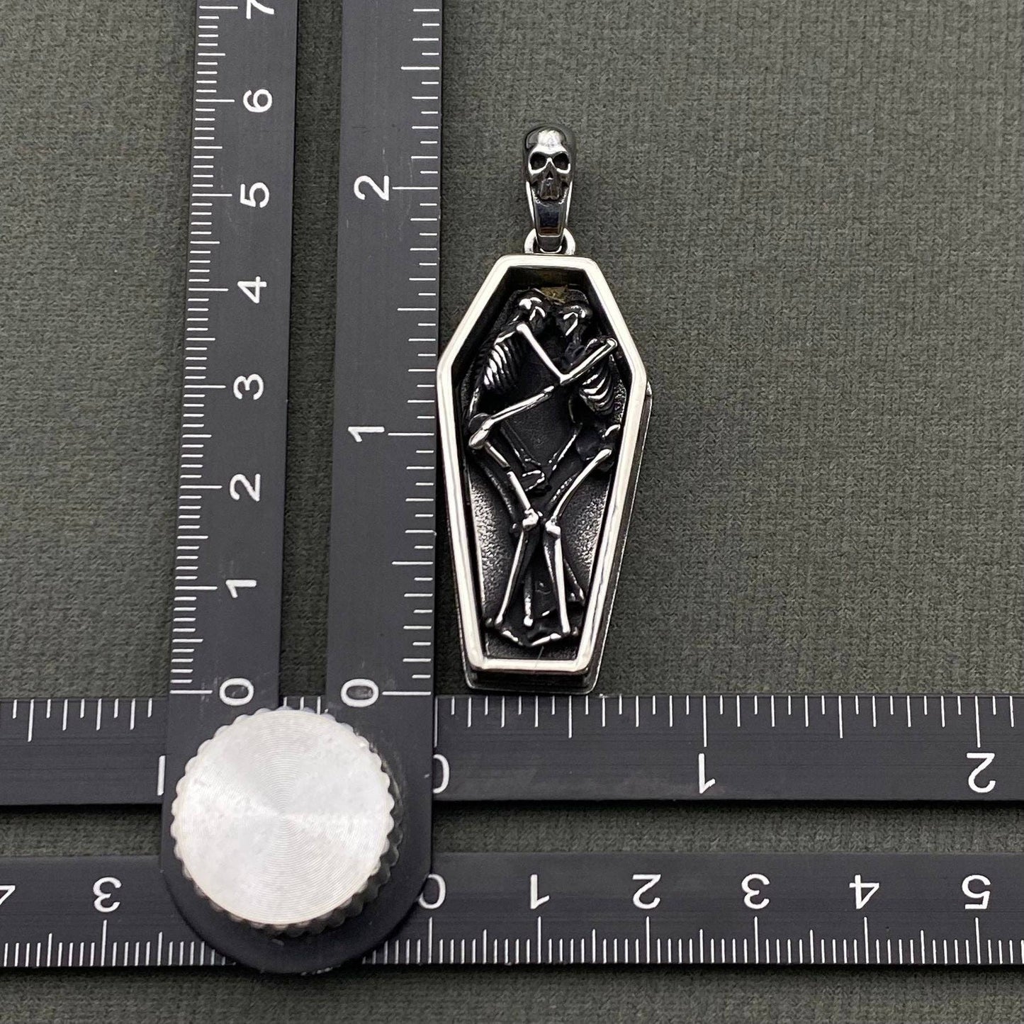 Stainless Steel Skeleton Couple In Coffin Craft Pendant - MJ/MNP/GT: Gray