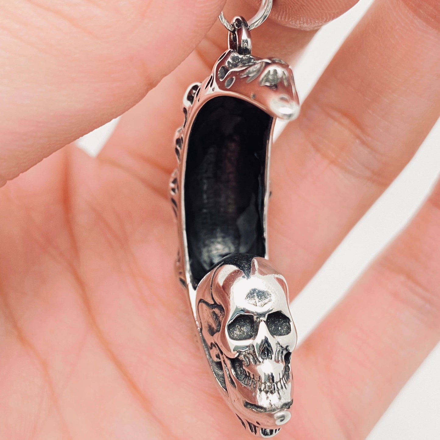 Moon-shaped Pirate Skull Stainless Steel Pendant -MJ/MNP/GT: Single pendant