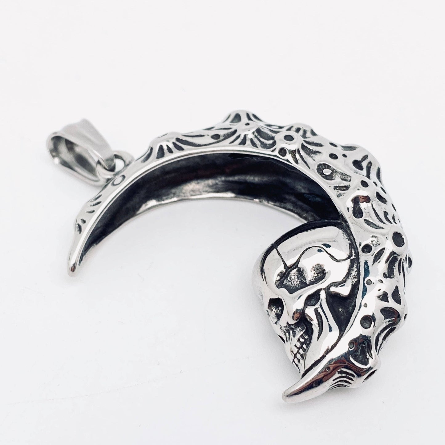Moon-shaped Pirate Skull Stainless Steel Pendant -MJ/MNP/GT: Single pendant