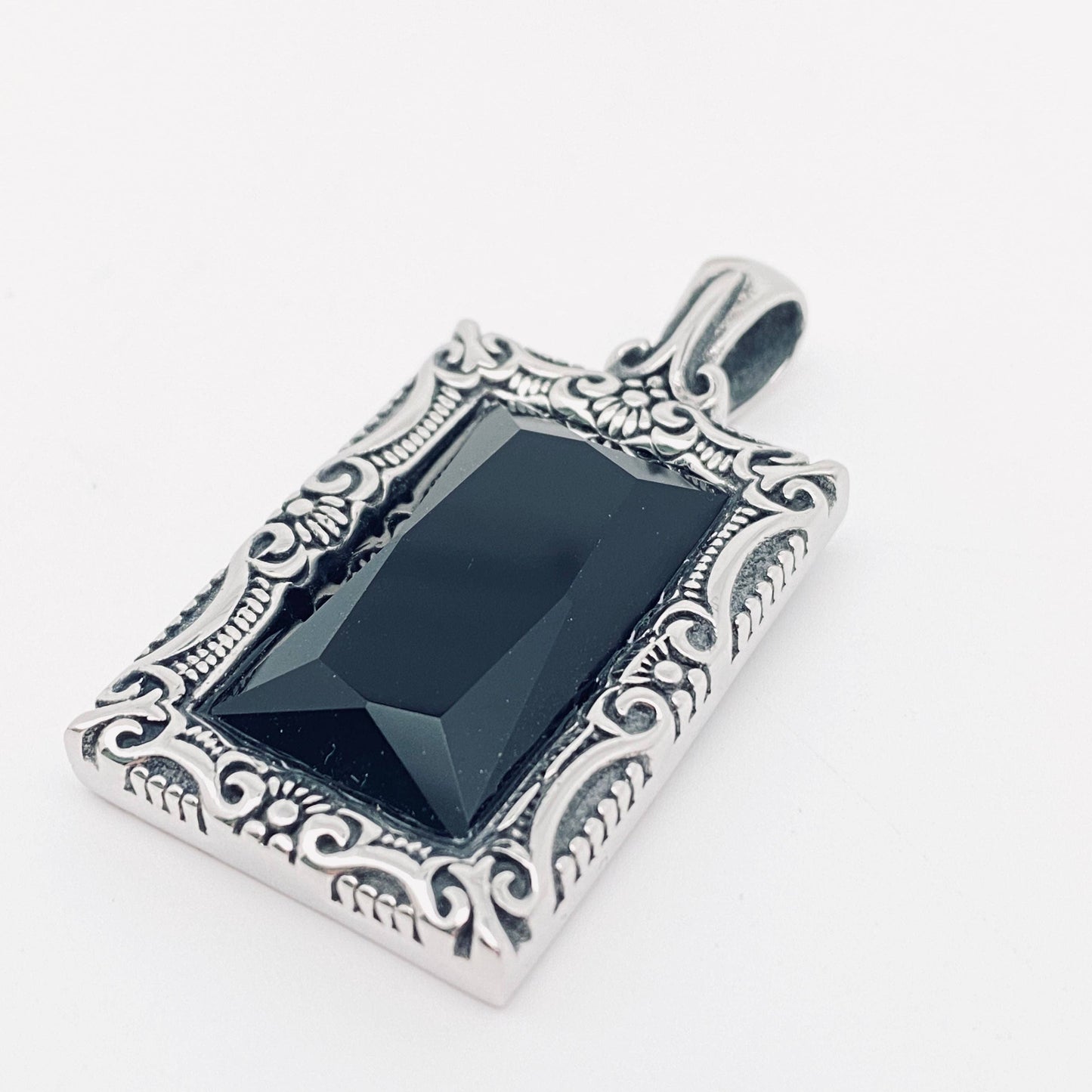 MNP/MJ - Retro Carved Black Gemstone Stainless Steel Charm: Only pendant