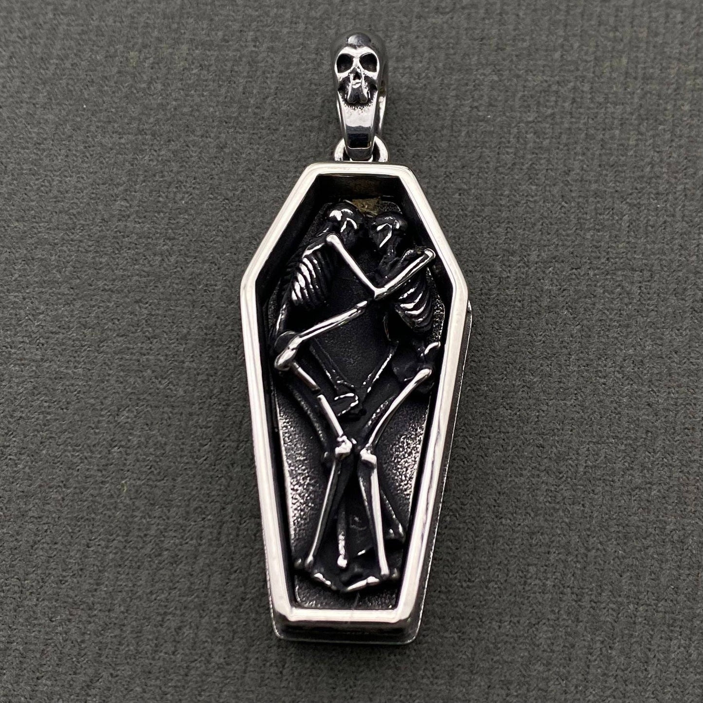 Stainless Steel Skeleton Couple In Coffin Craft Pendant - MJ/MNP/GT: Gray