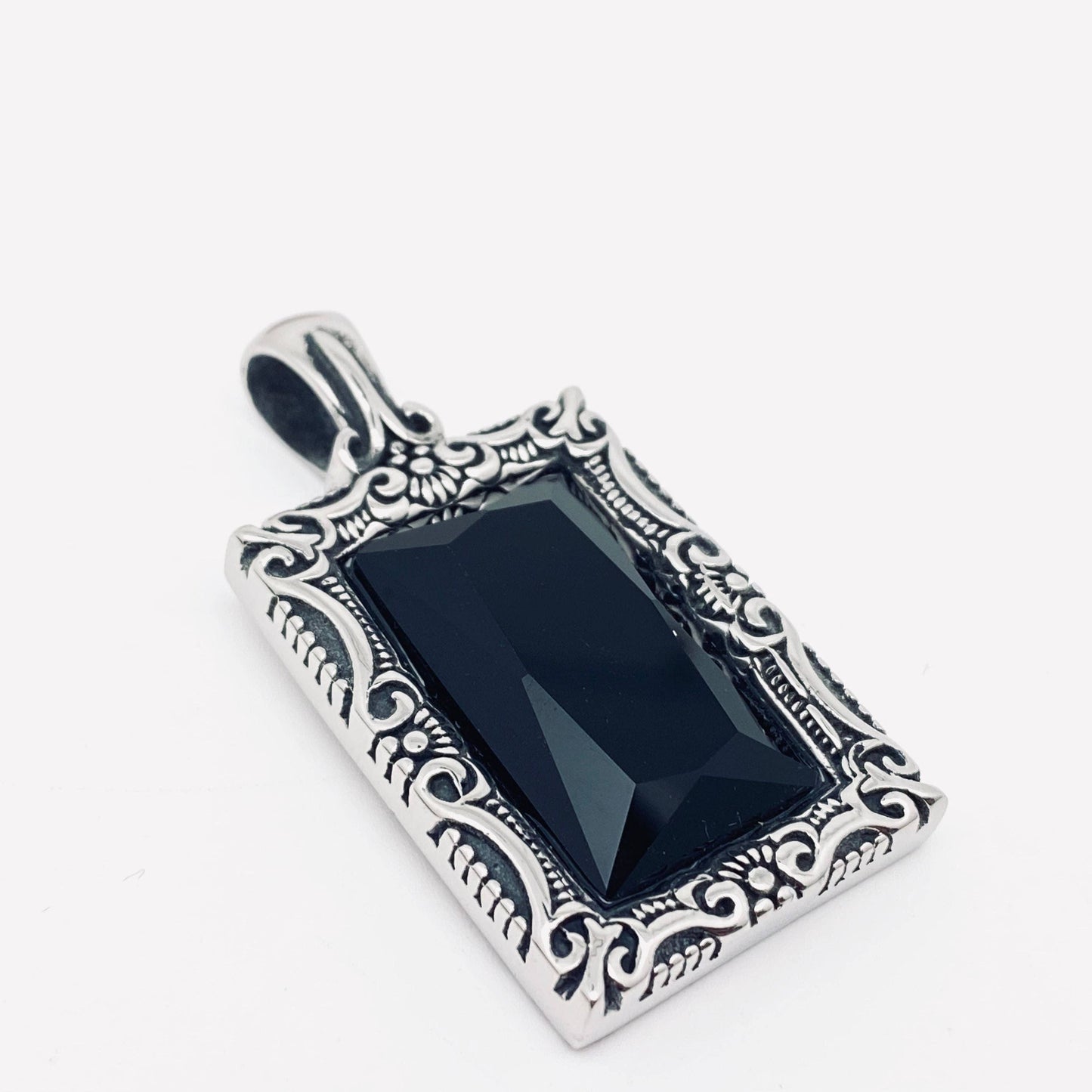 MNP/MJ - Retro Carved Black Gemstone Stainless Steel Charm: Only pendant